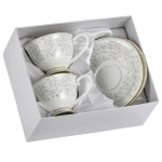 Komplet porcelanowych filiżanek ze spodkami - drobne kwiatki