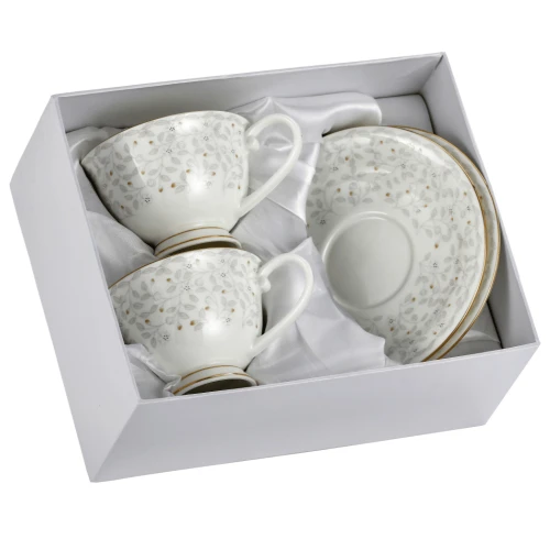komplet-porcelanowych-filizanek-ze-spodkami-drobne-kwiatki-pudelko.png