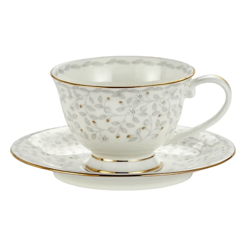 komplet-porcelanowych-filizanek-ze-spodkami-drobne-kwiatki.png